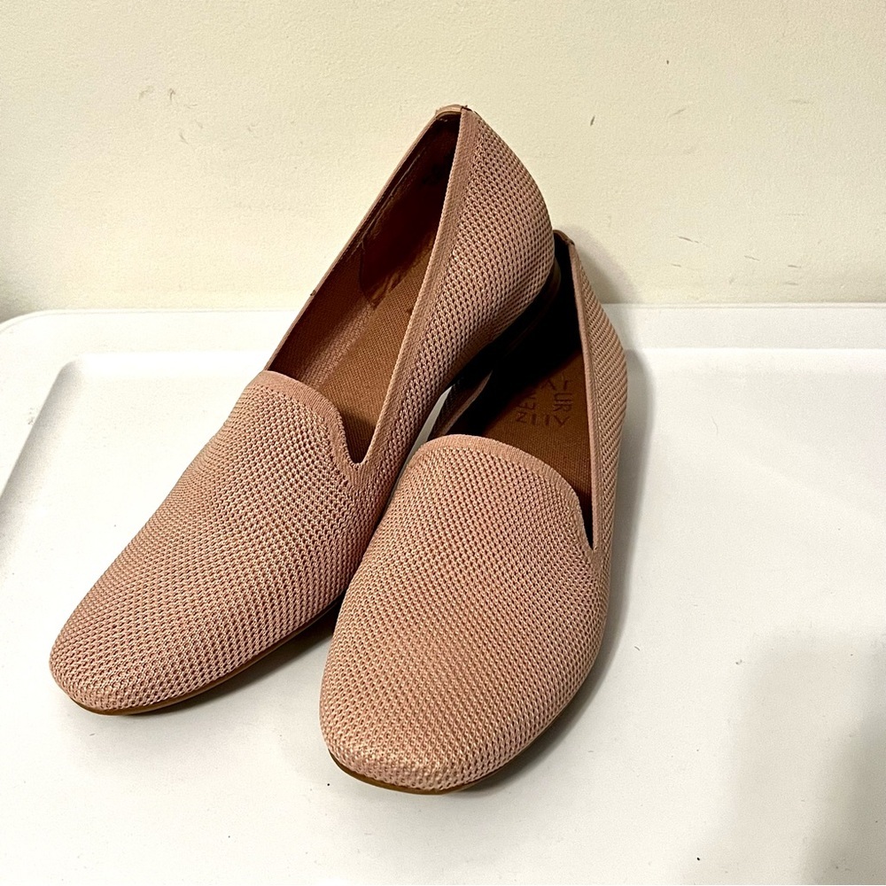 NEW Nude Naturalizer Loafer